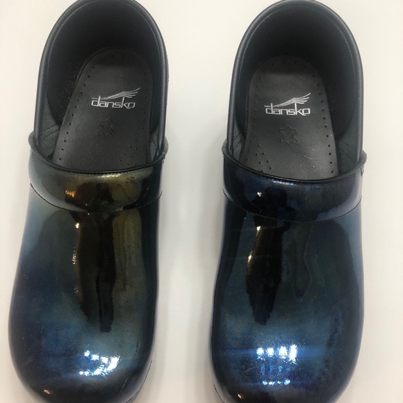 Dansko no slip patents leather nurse clogs - Picture 2 of 7